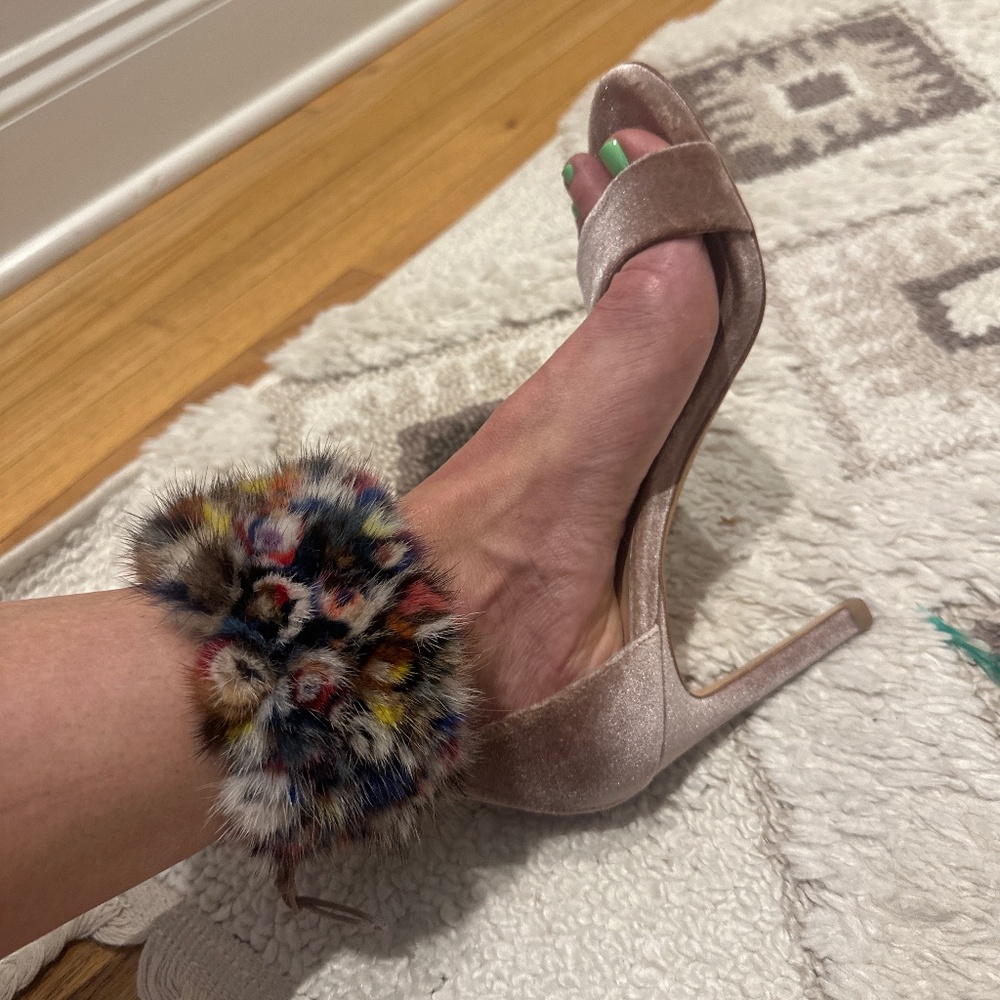 NWOT STUART WEIZTMAN VELVET REAL FUR HEELS 8 1/2
